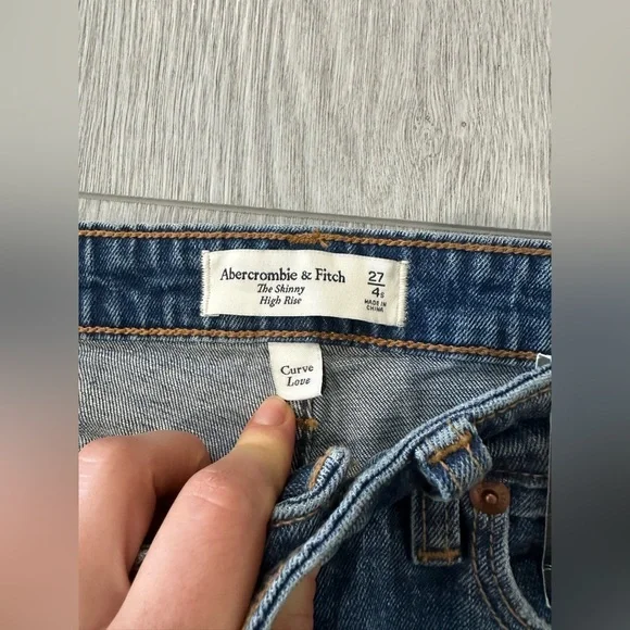 Abercrombie The Skinny High Rise Distressed - Curve Love - Picture 9 of 10